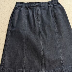 Women's LL Bean size 6 classic fit denim skirt